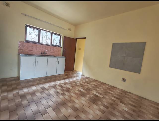1 BEDROOM FREEHOLD TO LET IN CHELMSFORD HEIGHTS